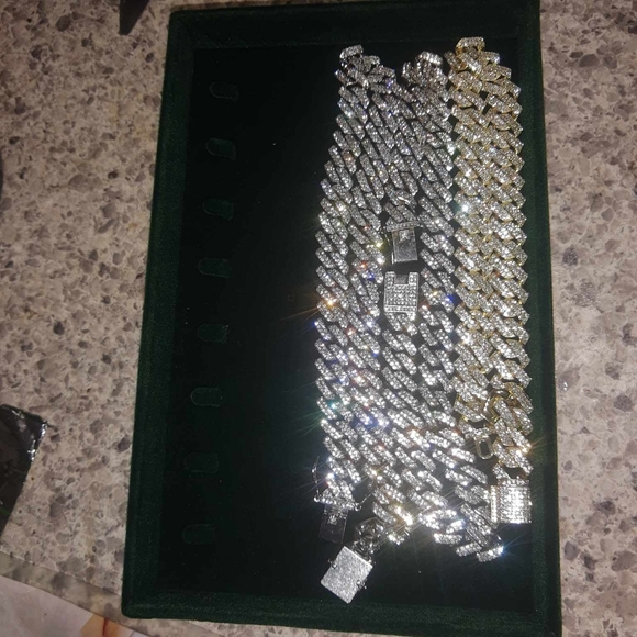 18K WhiteGold Cuban Link Chain - Picture 8 of 8